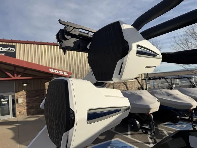 Slide: The Image of Malibu M242 2026 - 13