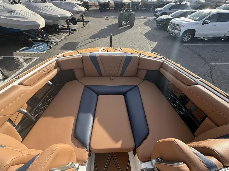 Slide: The Image of Malibu M242 2026 - 18