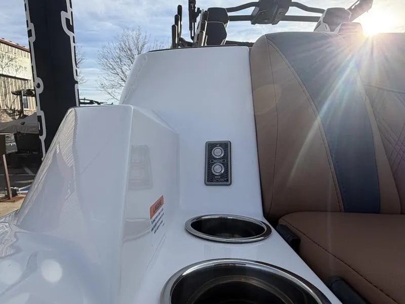 Slide: The Image of Malibu M242 2026 - 34