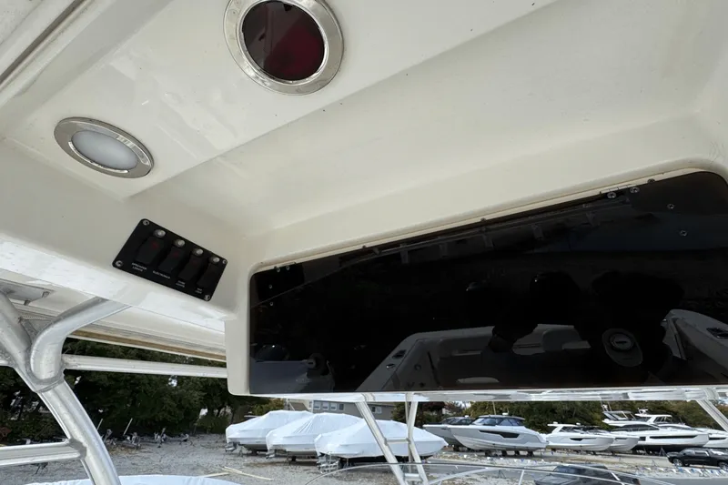 Slide: The Image of Boston Whaler 320 OUTRAGE CUDDY 2008 - 13