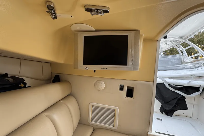 Slide: The Image of Boston Whaler 320 OUTRAGE CUDDY 2008 - 22