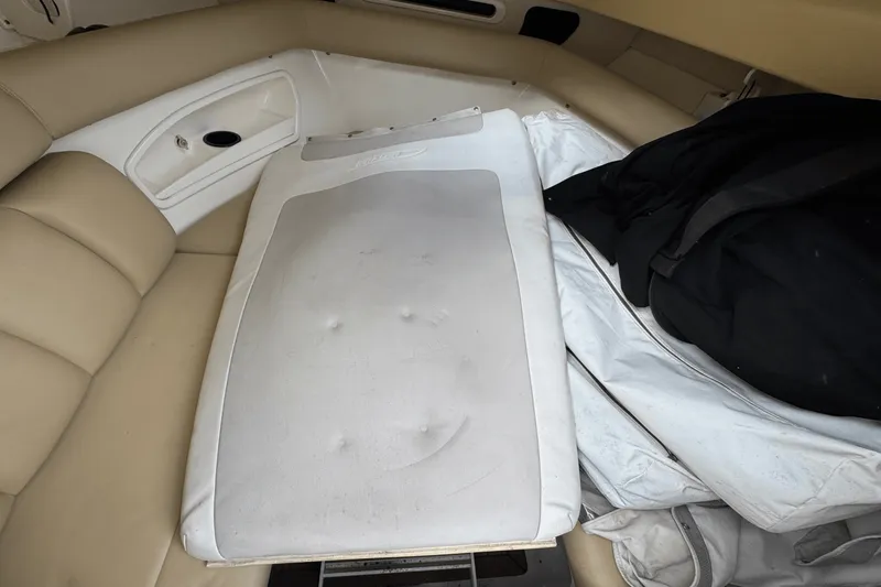 Slide: The Image of Boston Whaler 320 OUTRAGE CUDDY 2008 - 23