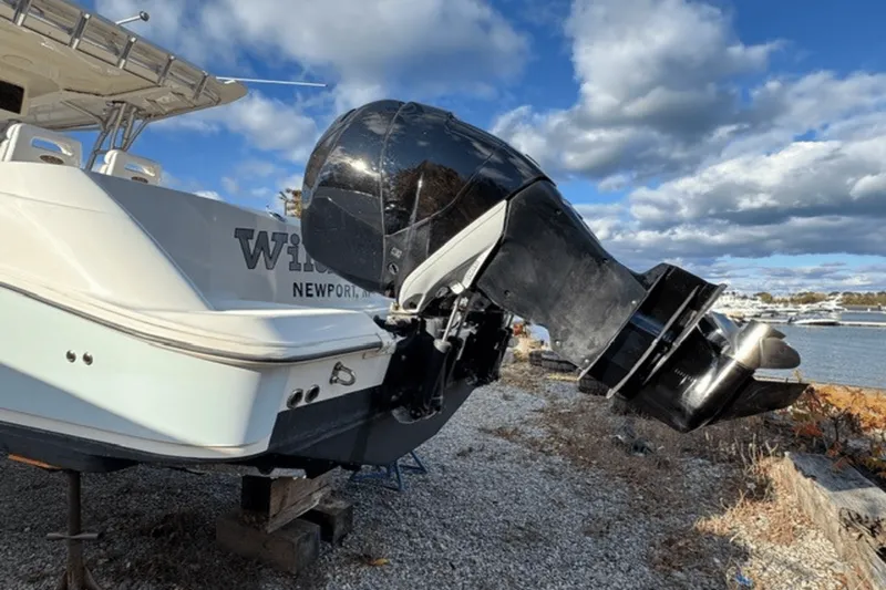 Slide: The Image of Boston Whaler 320 OUTRAGE CUDDY 2008 - 4