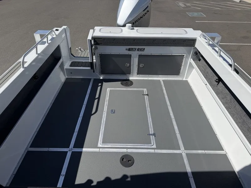Slide: The Image of North River 23' Seahawk 2027 - 10