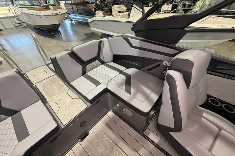 Slide: The Image of Yamaha 222XE 2025 - 10