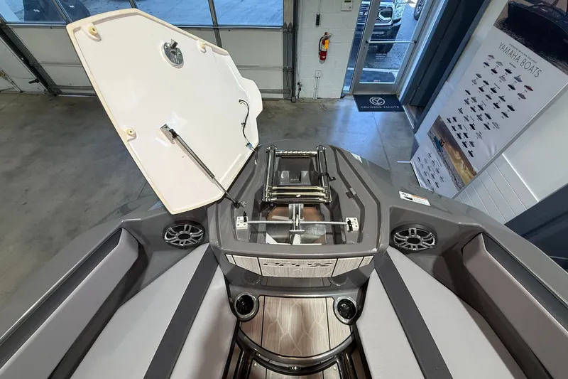 Slide: The Image of Yamaha 222XE 2025 - 25