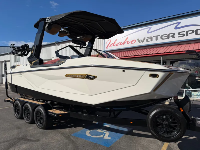 Slide: The Image of Nautique Paragon G23 2026 - 12