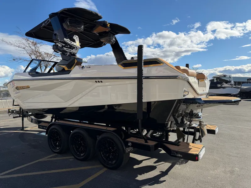 Slide: The Image of Nautique Paragon G23 2026 - 6