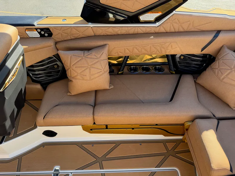 Slide: The Image of Nautique Paragon G23 2026 - 21