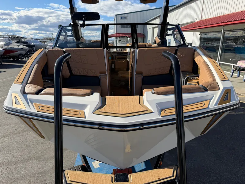 Slide: The Image of Nautique Paragon G23 2026 - 11