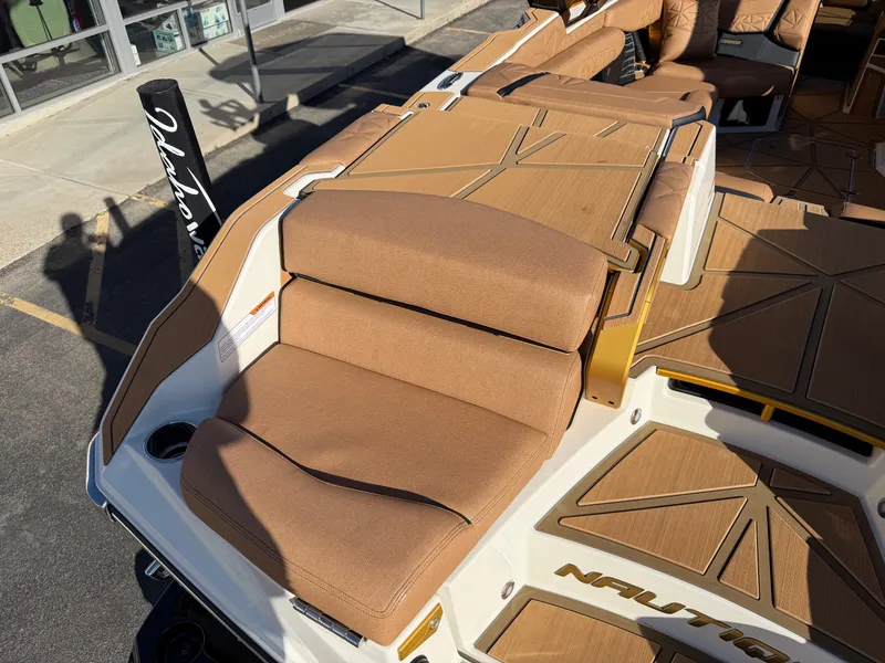 Slide: The Image of Nautique Paragon G23 2026 - 15