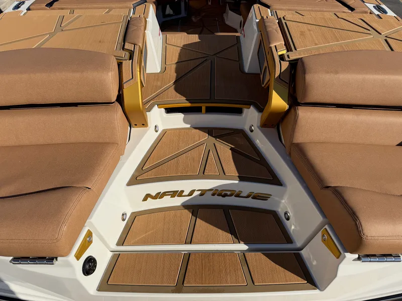 Slide: The Image of Nautique Paragon G23 2026 - 14