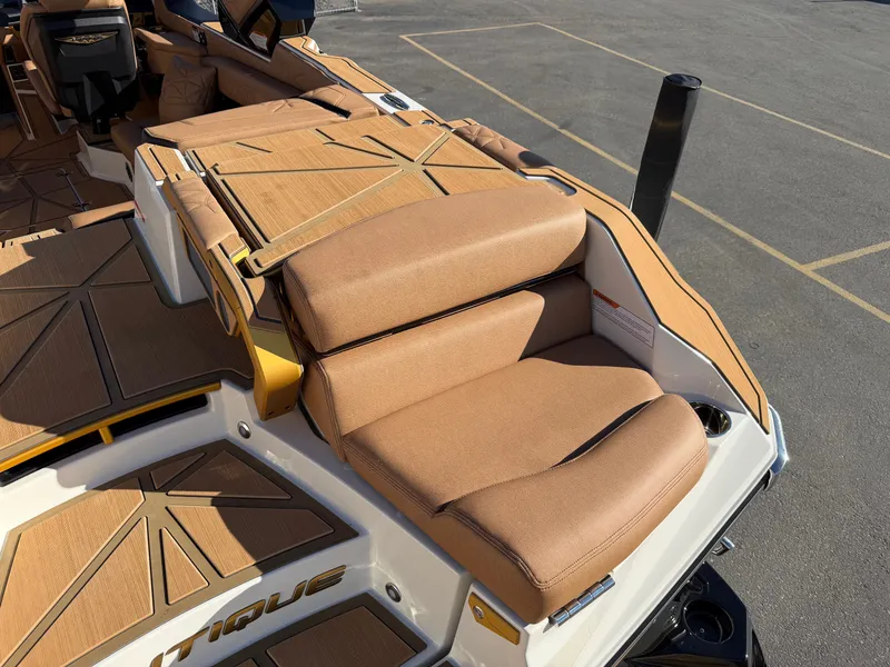 Slide: The Image of Nautique Paragon G23 2026 - 16