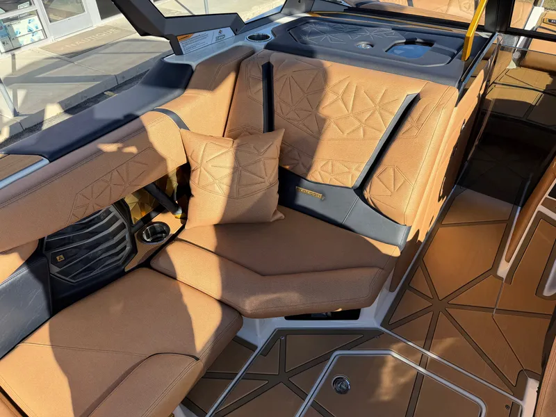 Slide: The Image of Nautique Paragon G23 2026 - 26