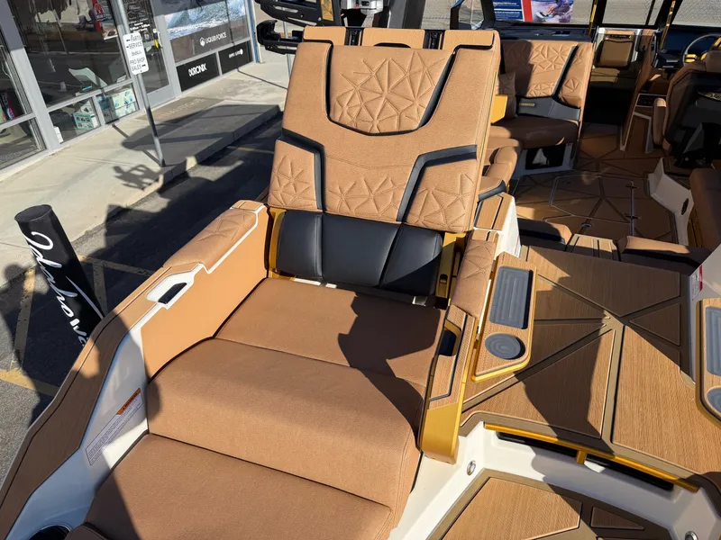 Slide: The Image of Nautique Paragon G23 2026 - 17