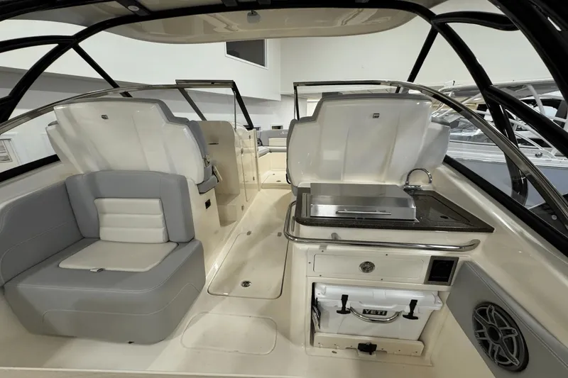 Slide: The Image of Scout 255 Dorado 2025 - 22