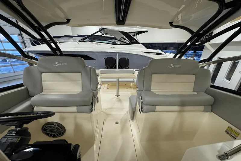 Slide: The Image of Scout 255 Dorado 2025 - 29