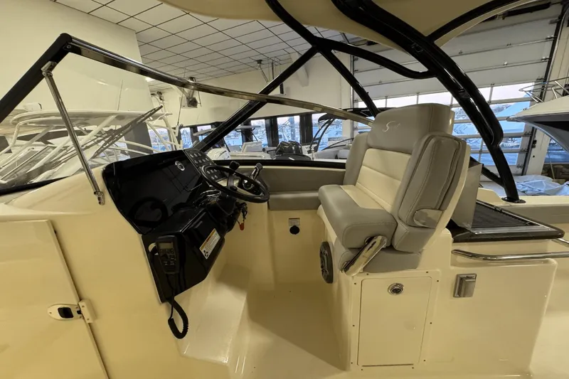 Slide: The Image of Scout 255 Dorado 2025 - 31