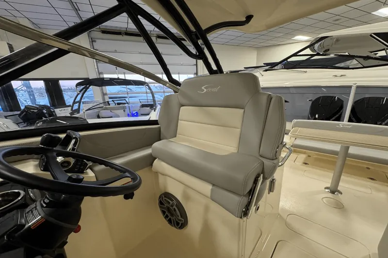 Slide: The Image of Scout 255 Dorado 2025 - 33