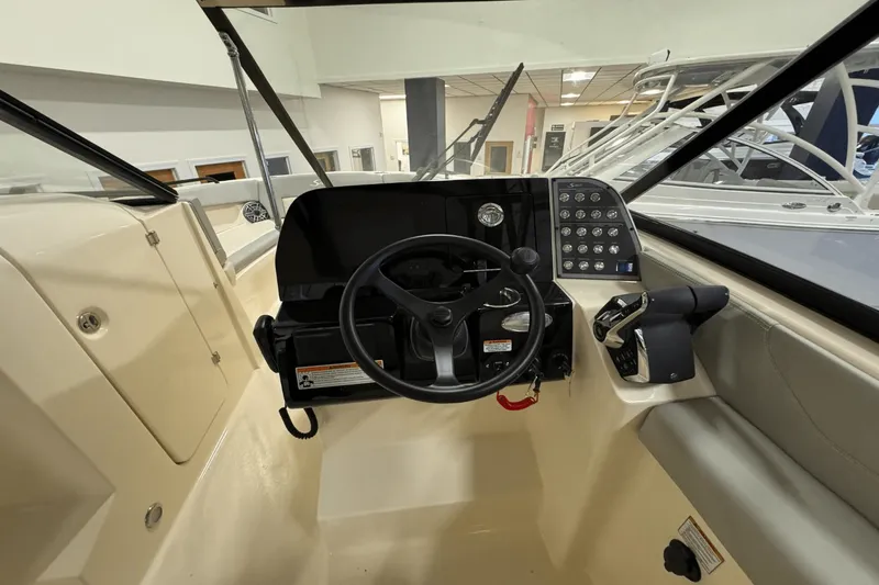 Slide: The Image of Scout 255 Dorado 2025 - 34