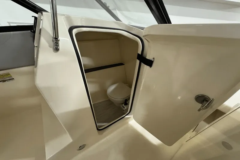 Slide: The Image of Scout 255 Dorado 2025 - 39