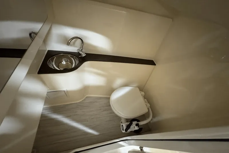 Slide: The Image of Scout 255 Dorado 2025 - 41