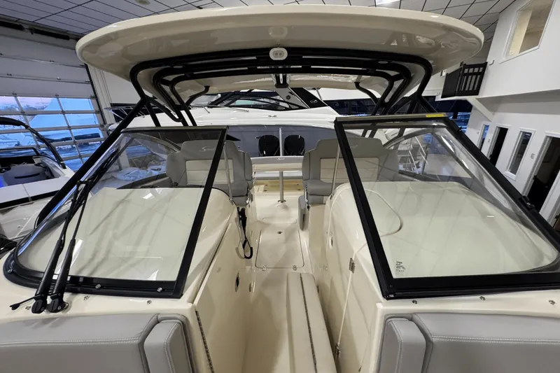 Slide: The Image of Scout 255 Dorado 2025 - 43