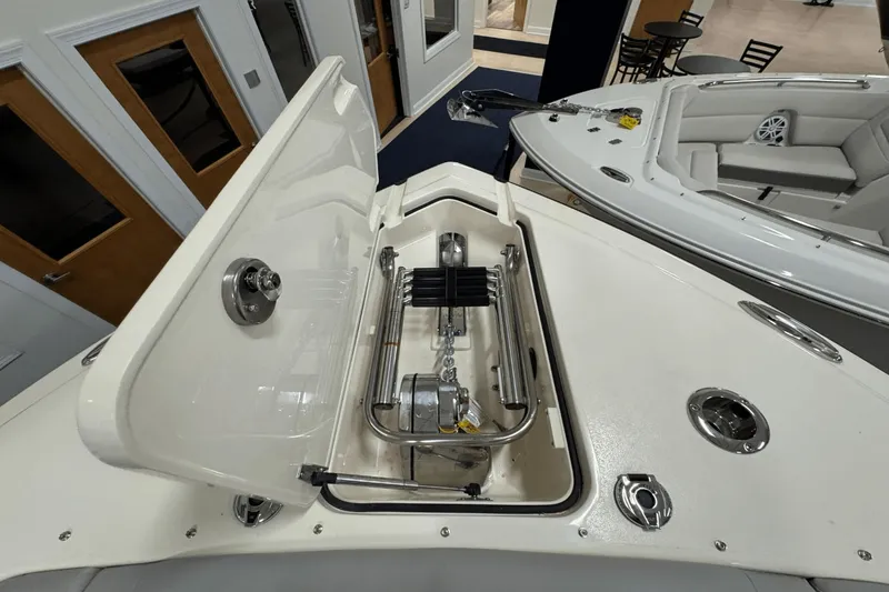 Slide: The Image of Scout 255 Dorado 2025 - 46