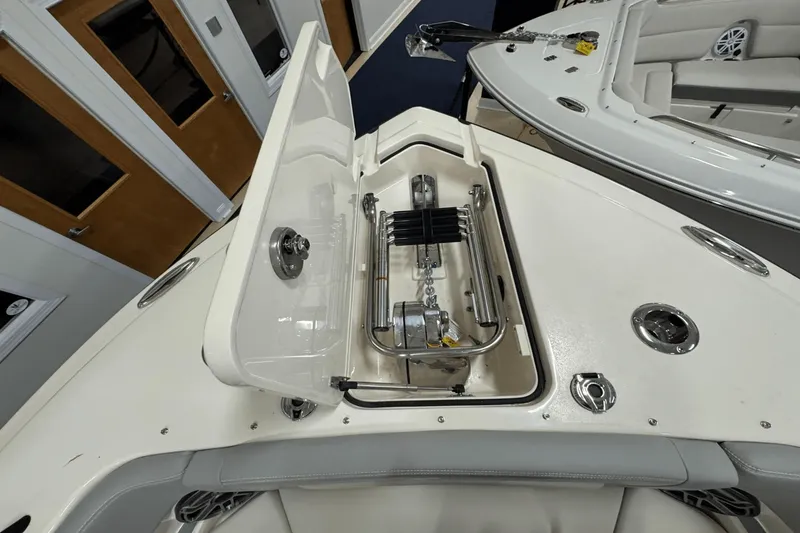 Slide: The Image of Scout 255 Dorado 2025 - 47