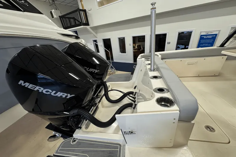 Slide: The Image of Scout 255 Dorado 2025 - 5