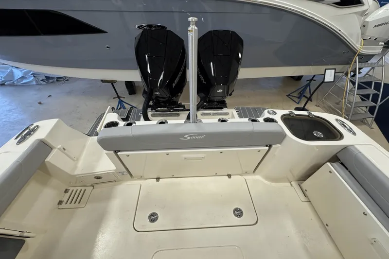 Slide: The Image of Scout 255 Dorado 2025 - 7