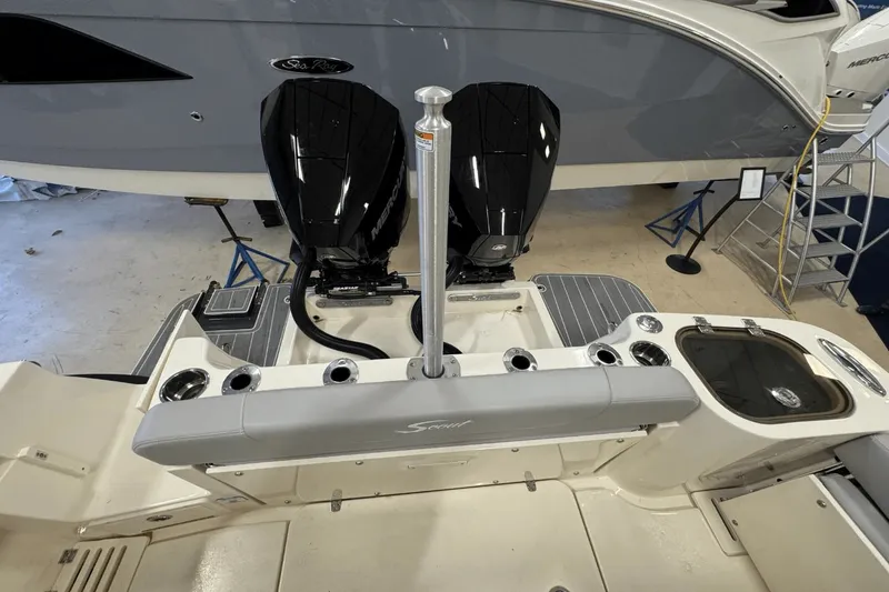 Slide: The Image of Scout 255 Dorado 2025 - 8