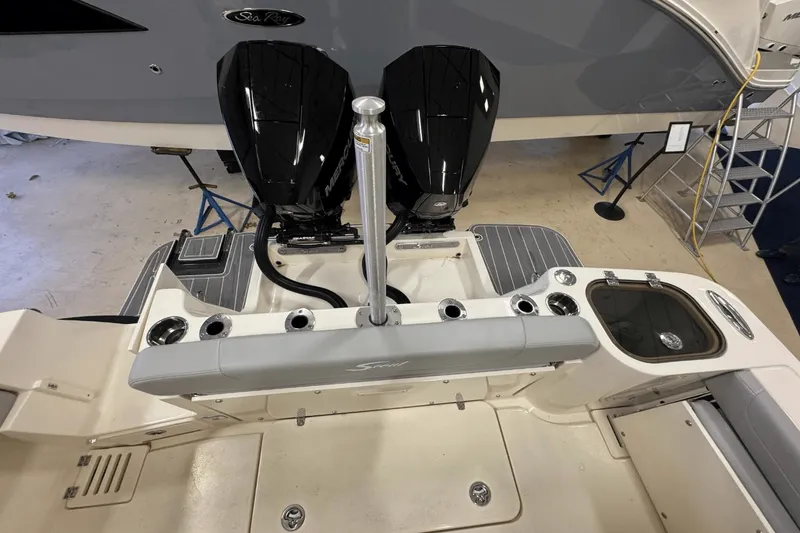 Slide: The Image of Scout 255 Dorado 2025 - 9