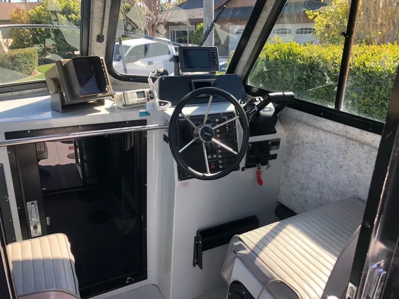 Slide: The Image of Boston Whaler Challenger 2001 - 3
