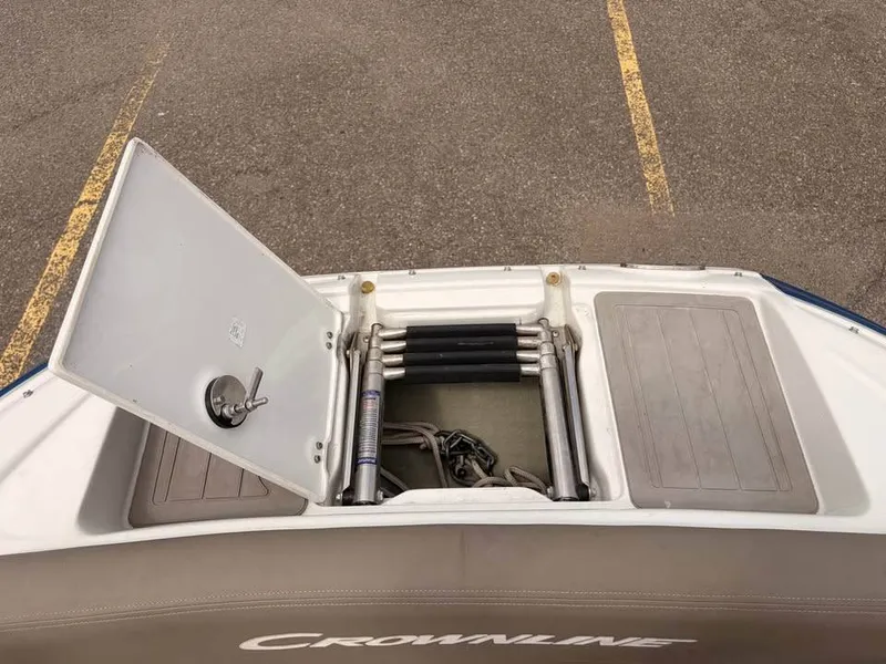 Slide: The Image of Crownline Boats Boats E22 2018 - 11