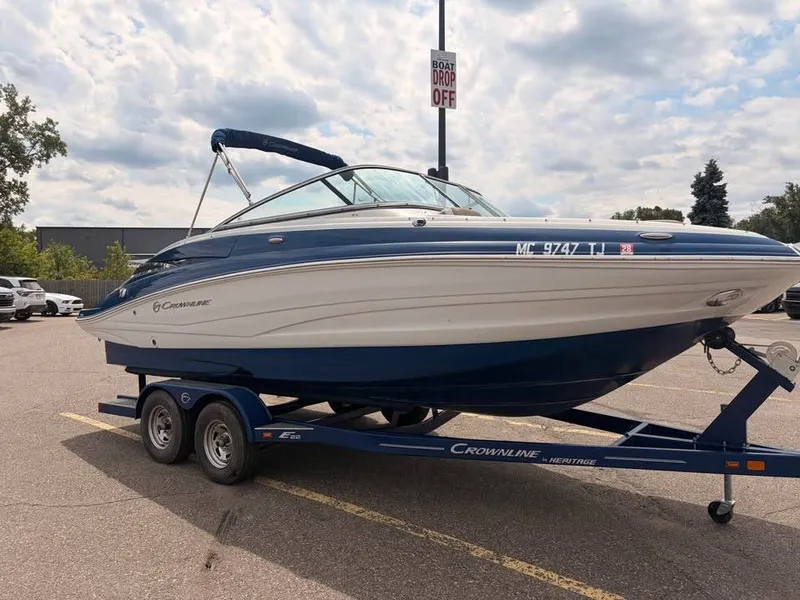 Slide: The Image of Crownline Boats Boats E22 2018 - 16