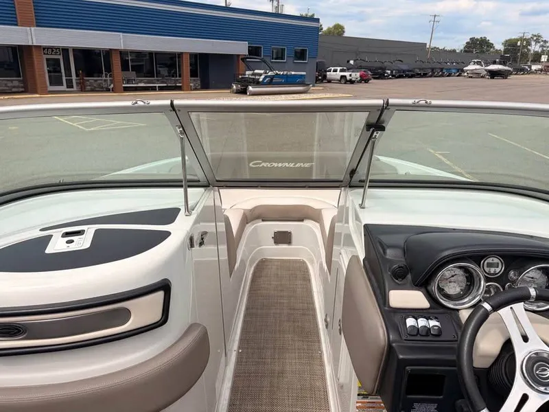 Slide: The Image of Crownline Boats Boats E22 2018 - 10