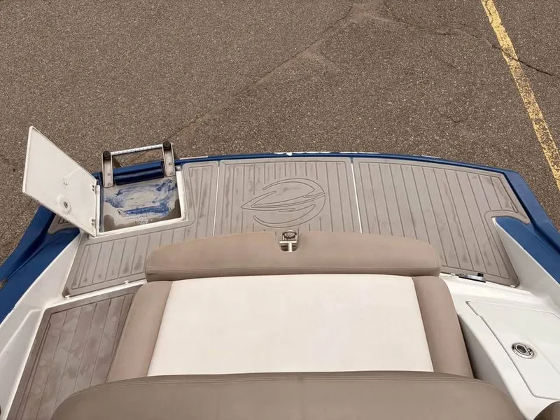 Slide: The Image of Crownline Boats Boats E22 2018 - 6