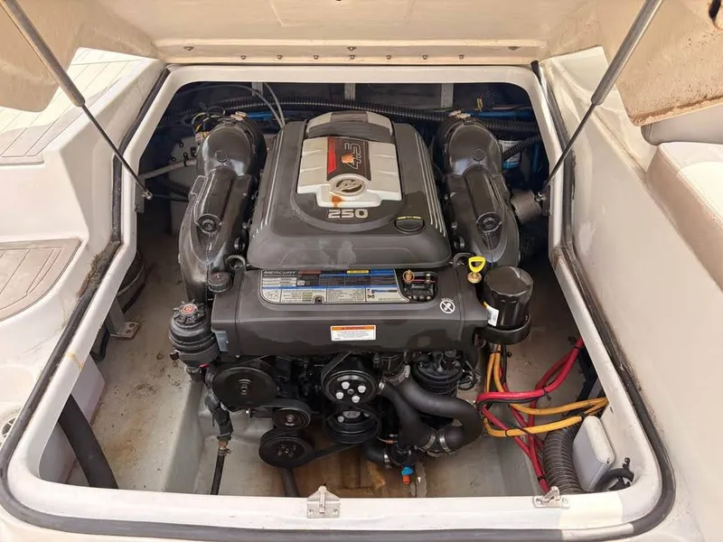 Slide: The Image of Crownline Boats Boats E22 2018 - 12