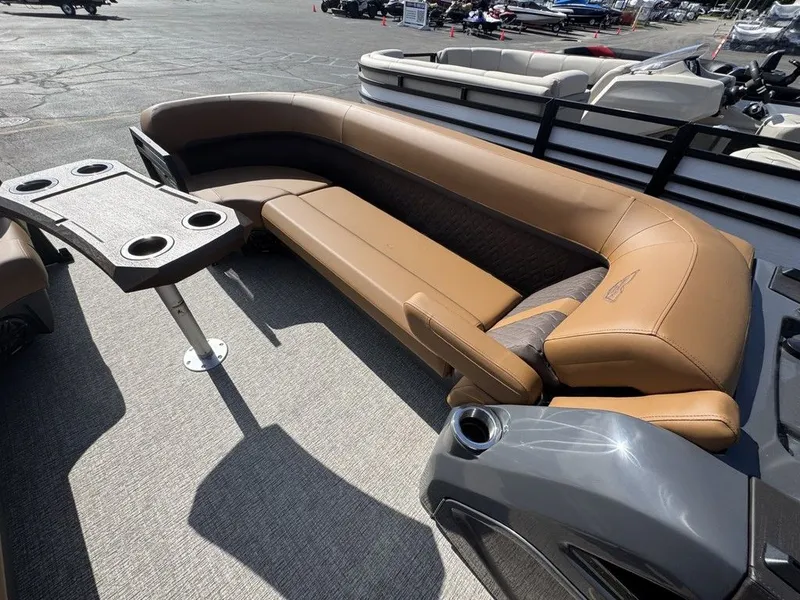 Slide: The Image of Bennington 24 M FASTBACK 2025 - 11