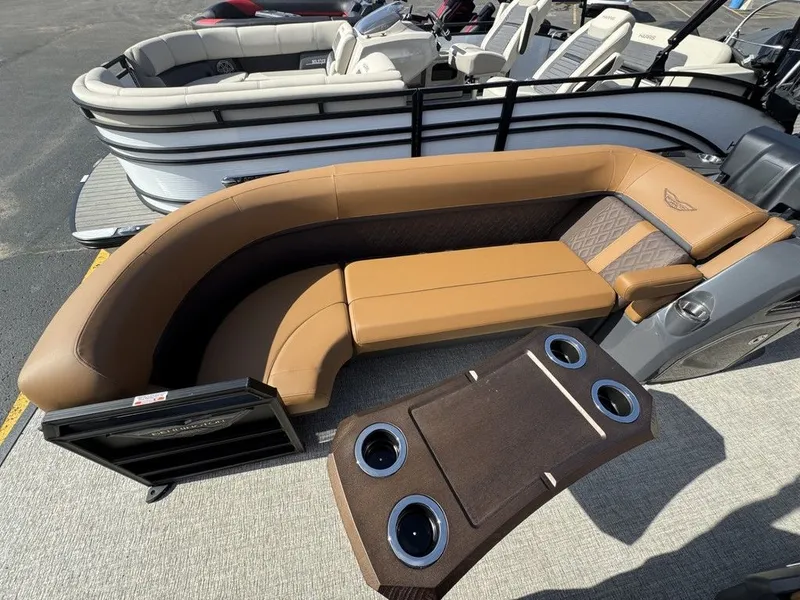 Slide: The Image of Bennington 24 M FASTBACK 2025 - 12