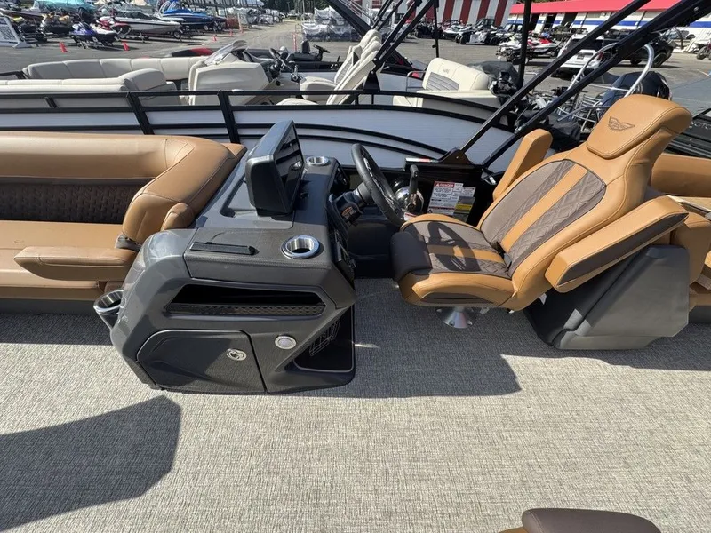 Slide: The Image of Bennington 24 M FASTBACK 2025 - 13