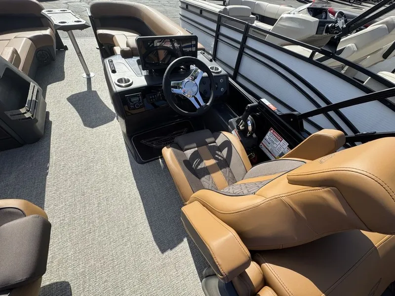 Slide: The Image of Bennington 24 M FASTBACK 2025 - 14