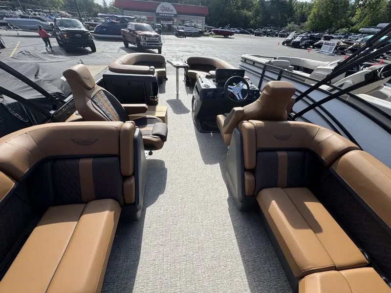 Slide: The Image of Bennington 24 M FASTBACK 2025 - 19