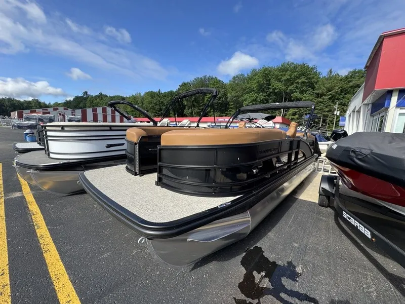 Slide: The Image of Bennington 24 M FASTBACK 2025 - 4