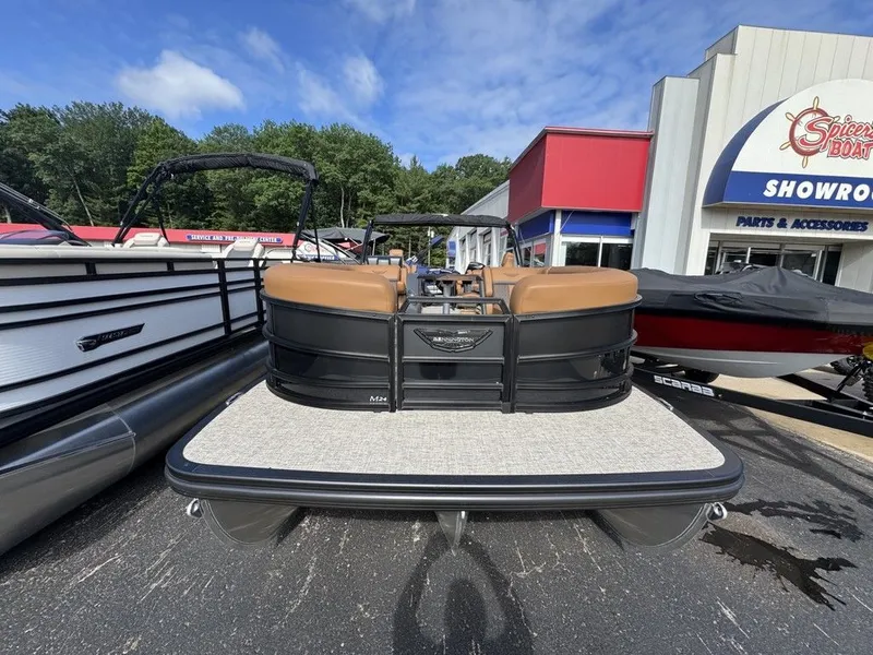 Slide: The Image of Bennington 24 M FASTBACK 2025 - 5