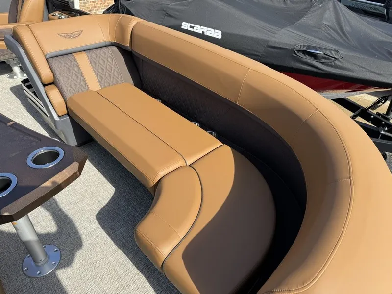 Slide: The Image of Bennington 24 M FASTBACK 2025 - 8