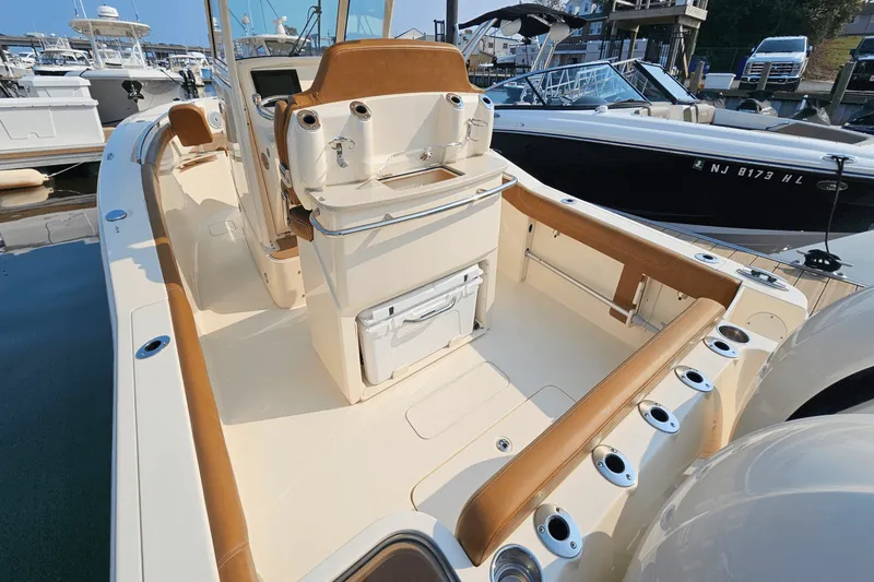 Slide: The Image of Scout 255 LXF 2020 - 17