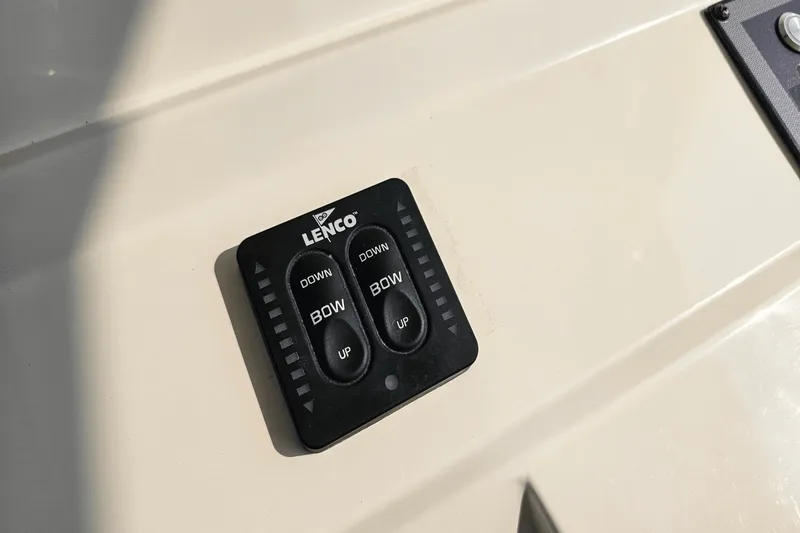 Slide: The Image of Scout 255 LXF 2020 - 26