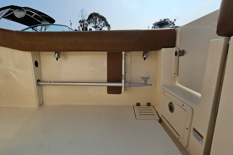 Slide: The Image of Scout 255 LXF 2020 - 31